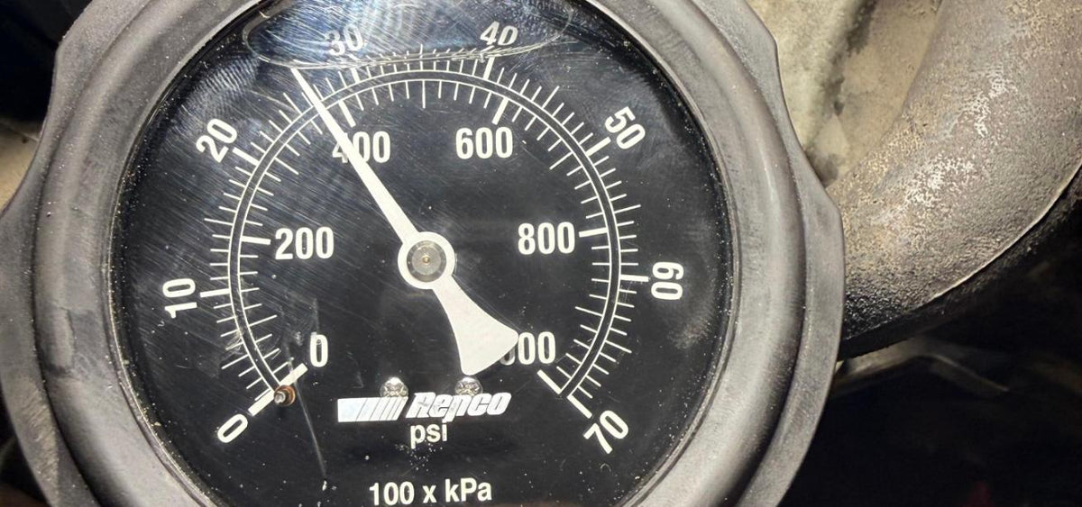 Pressure gauge used for diesel engine testing and diagnostics